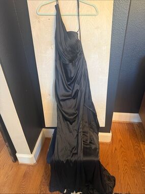 Elegant Black Satin One-Shoulder Evening Gown